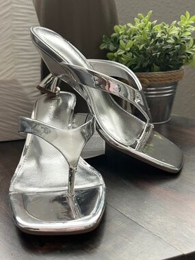 The Drop Silver Thong Kitten Heel NWT